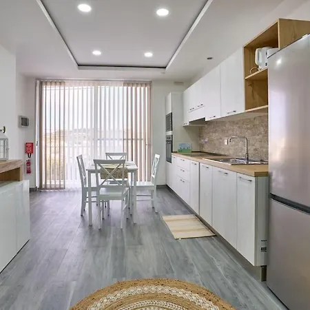 Two Bedroom In Xemxija, Сент-Полс-Бей