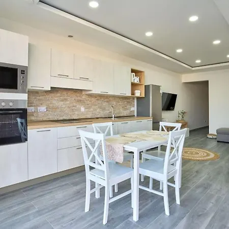 Two Bedroom In Xemxija, Daire